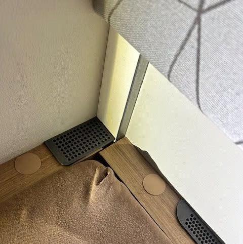 Abdeckung Schlafbereich 80 x 30 mm in der Ecke Beifahrerseite