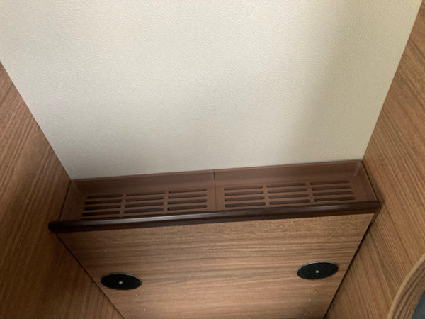 Wohnbereich 300 x 60 mm Abdeckung/Ablagefach hinter Einzelsitz — Abdeckungen Wohnbereich mit speziellen Öffnungen von CamperStolz
