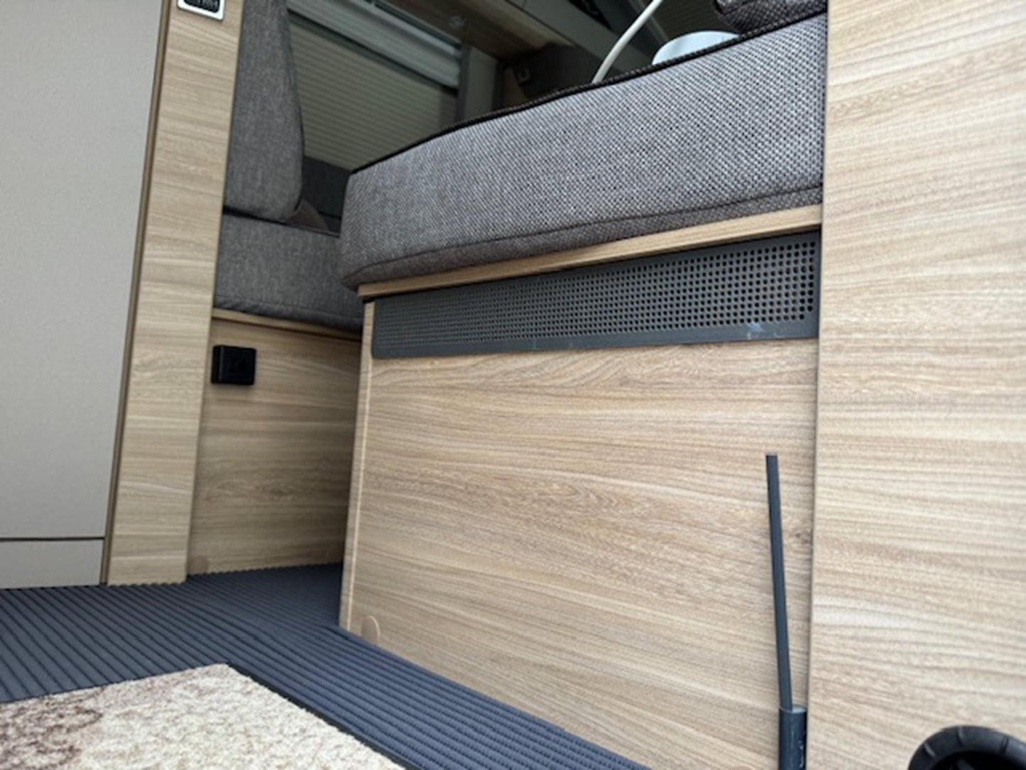 Abdeckung unter Sitz Staukasten KNAUS LF 700