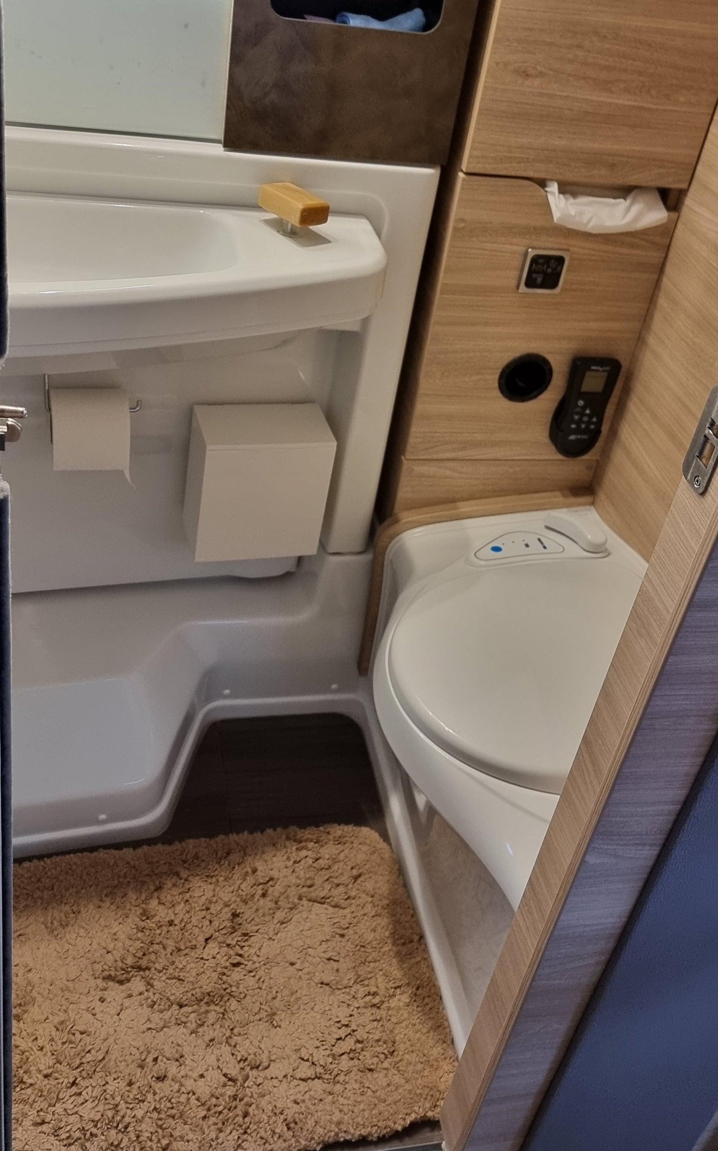 eleganter Mülleimer fürs Bad im Wohnmobil