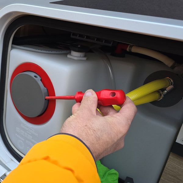Öffnungshilfe für Frischwassertank — Sonstiges von CamperStolz
