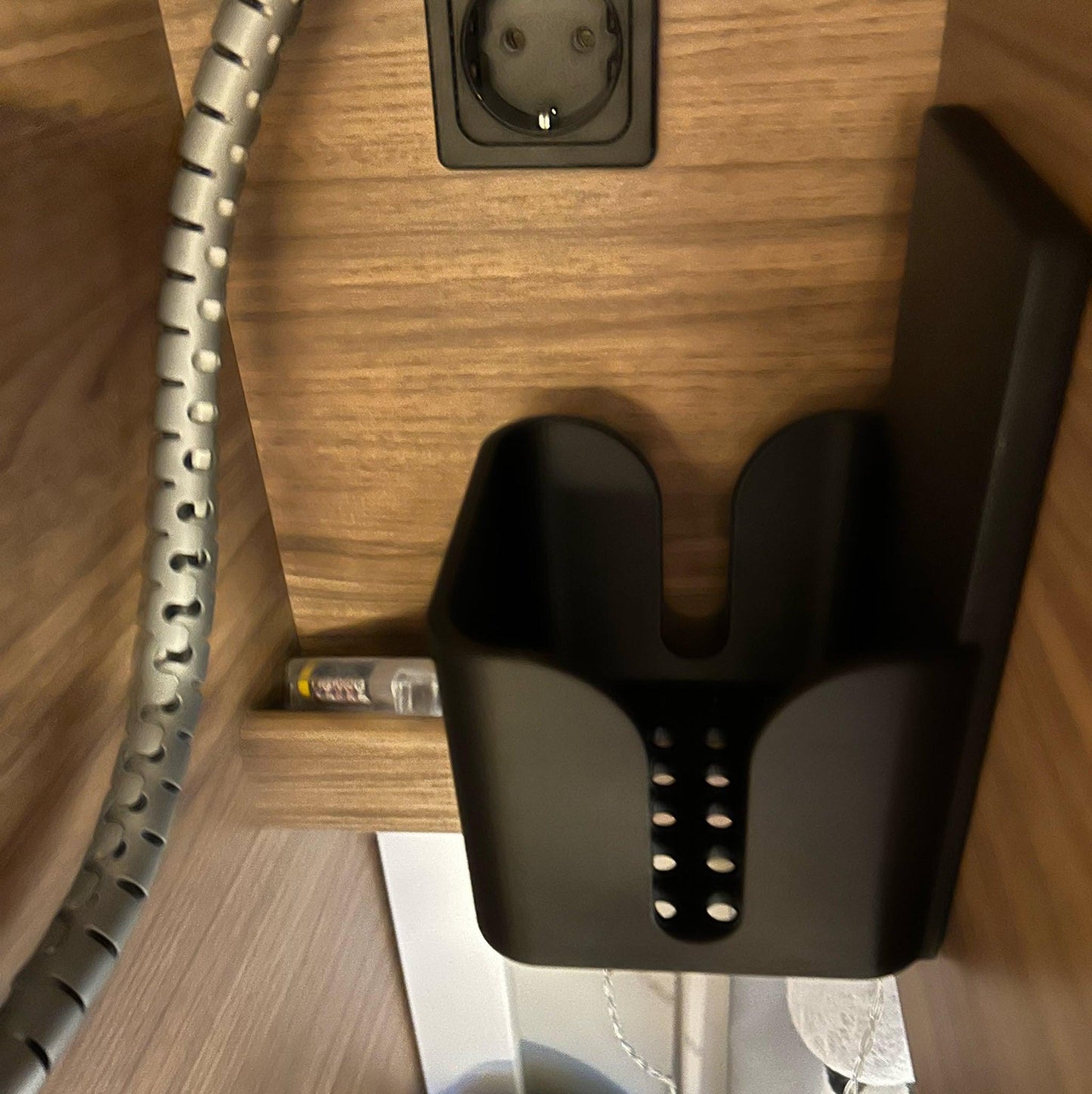 Halter für Vodafone GigaCube 640 mir Belüftung von unten