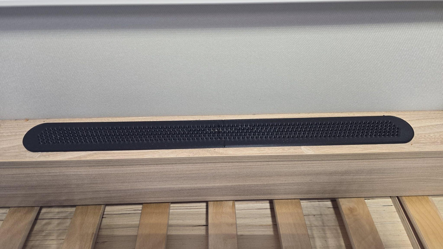 Abdeckung Schlafbereich (Öffnungen mitten im Brett)