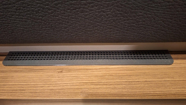 Wohnbereich 400 x 30 mm (flach unter dem Tisch) — Abdeckungen Wohnbereich mit speziellen Öffnungen von CamperStolz