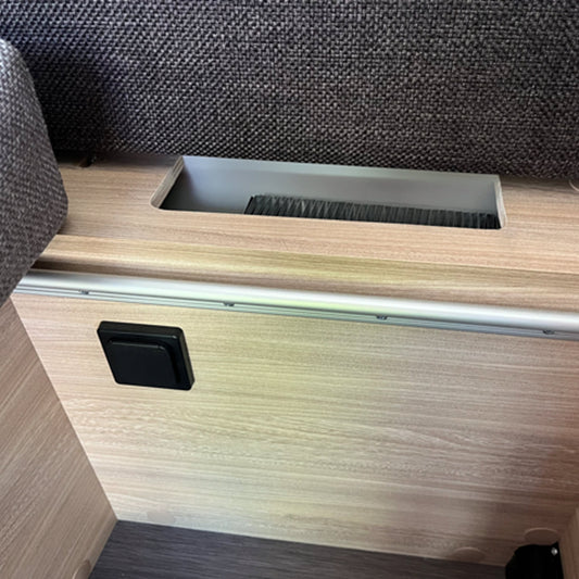 Wohnbereich 227 x 75 mm (flach unter dem Tisch)