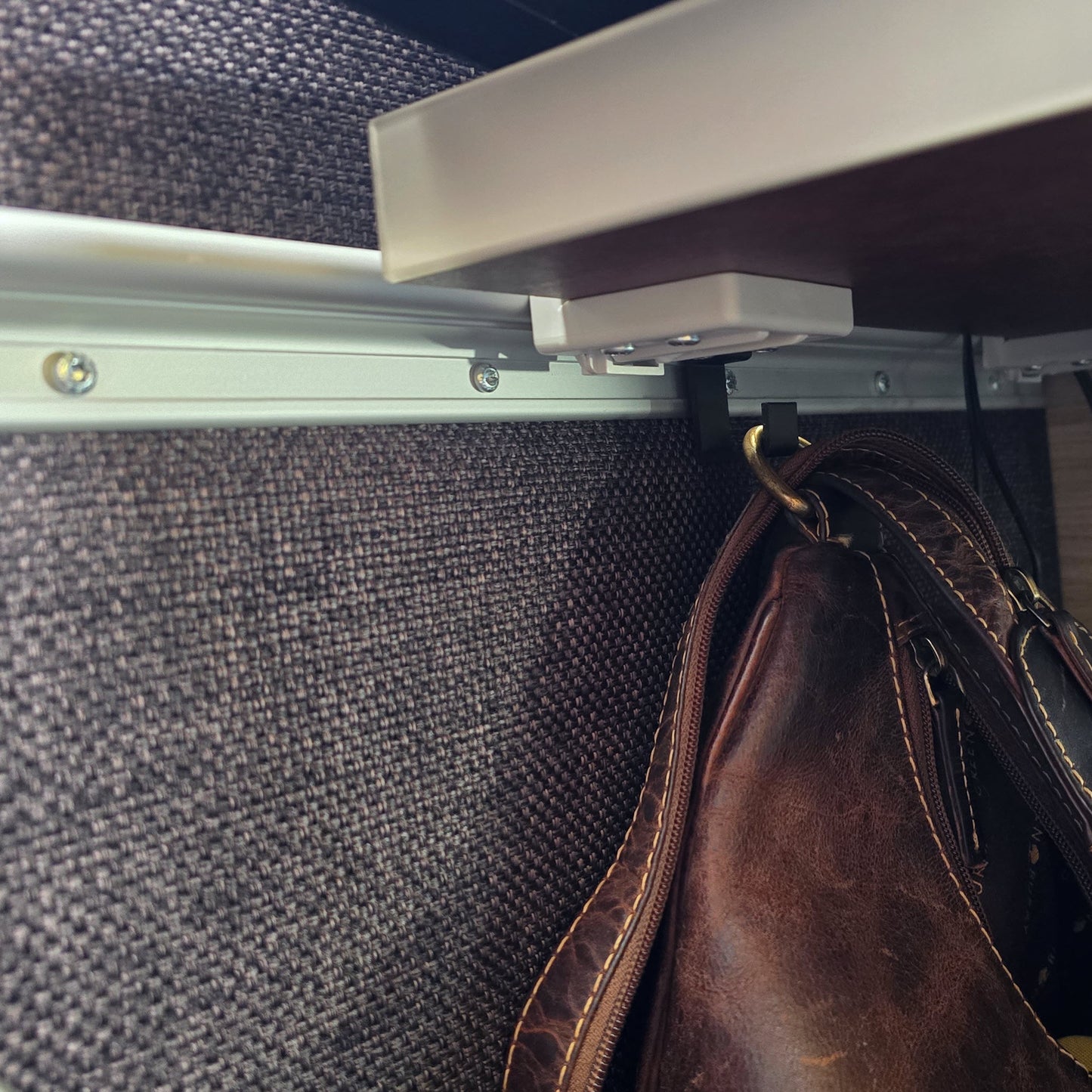 Halter für Schiene KNAUS Pepper Tisch