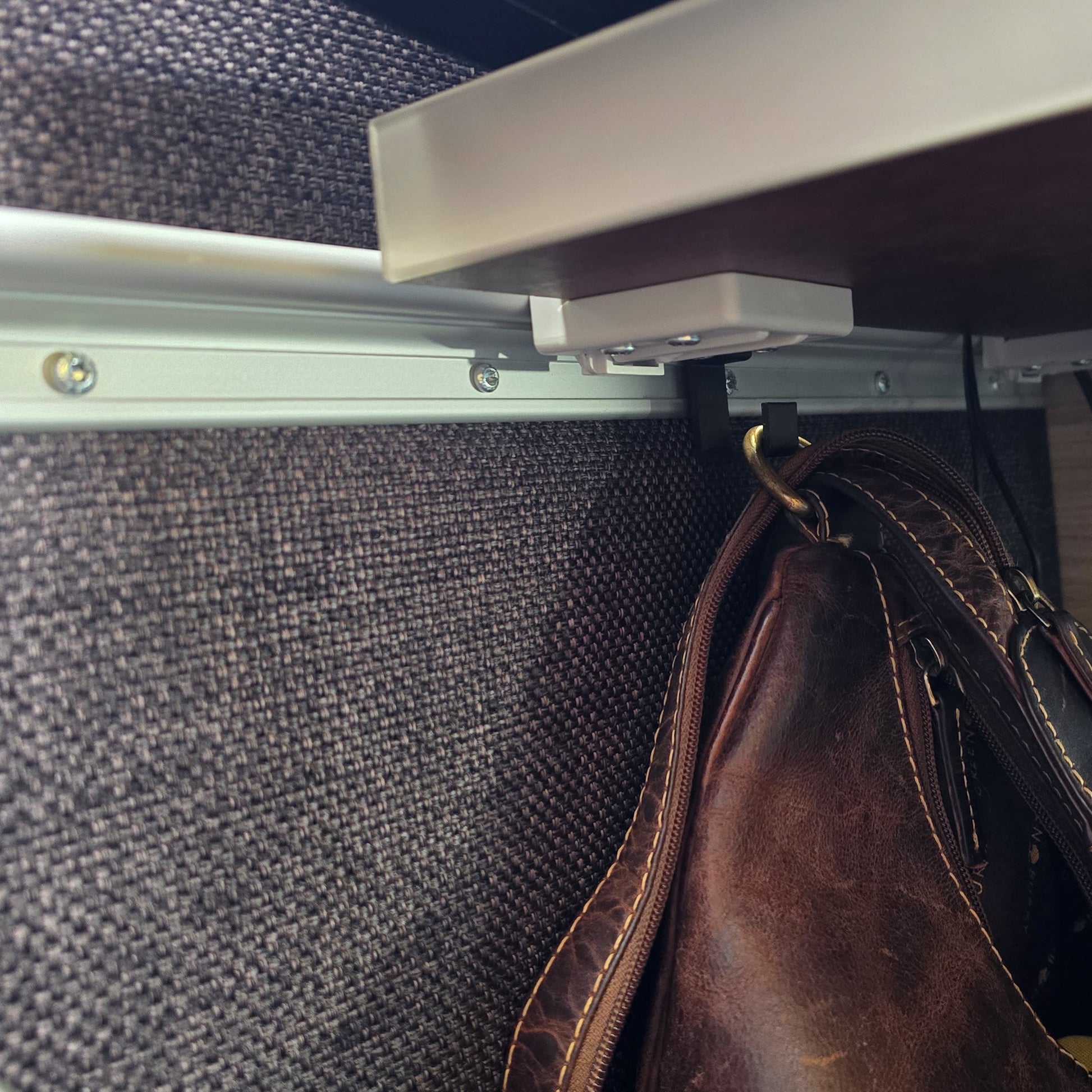 Halter für Schiene KNAUS Pepper Tisch