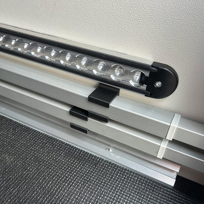 Halter für die Thule Omnistor Spannstangen Garage
