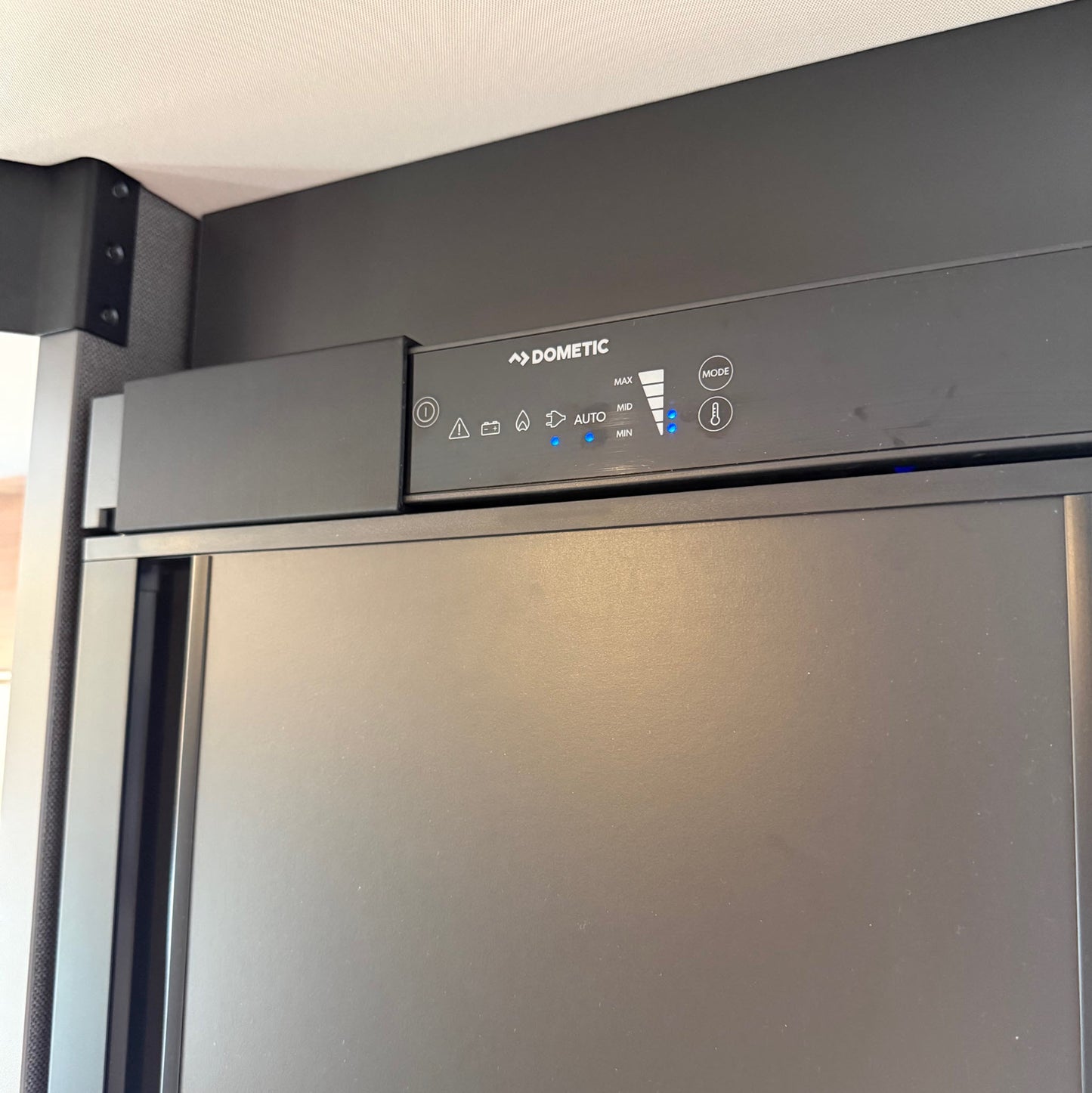 LED Abdeckung Dometic Kühlschrank -   | CamperStolz