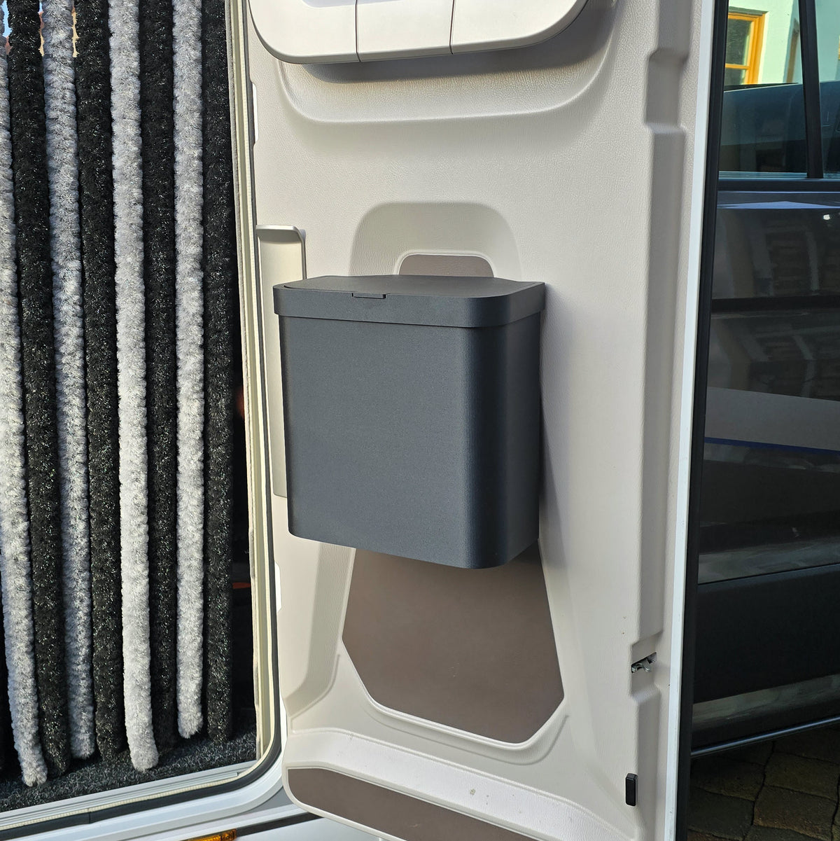 Mülleimer für Knaus Premium Aufbautür
