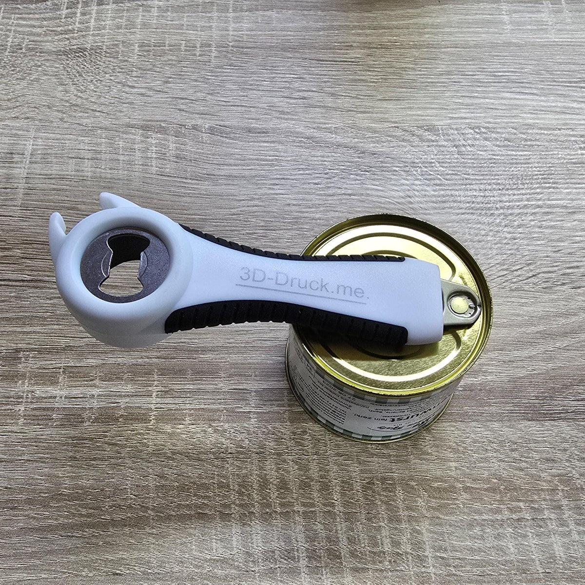 Lasche Dosenöffner anheben